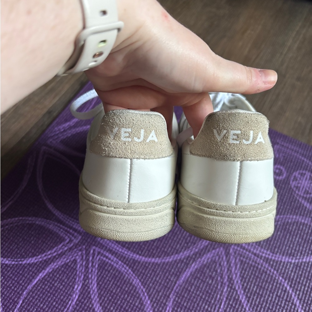 Veja V-12 Leather White Sable Size 39 UK, Size 8 US - Picture 7 of 11